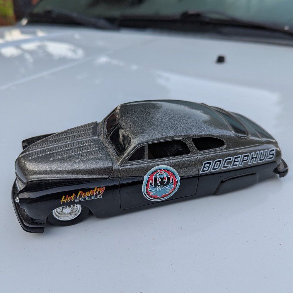 Chevrolet "Hank" Bocephus 1:24 Die Cast Model by Racing Champions. Opening Hood.
